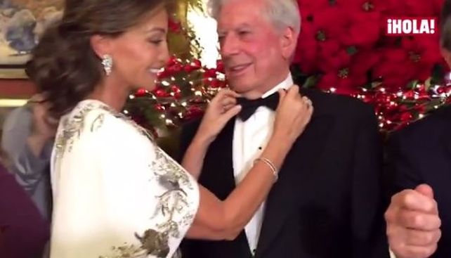 El escritor Vargas Llosa y su actual mujer Isabel Preysler se sumaron a la moda mundial de filmarse como estatuas.