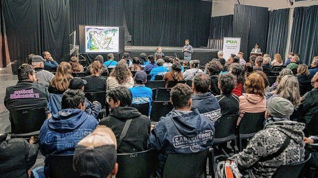 La municipalidad convocó a organizaciones para acordar políticas sobre residuos urbanos en Paraná.