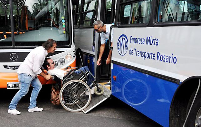 Adaptados. Los nuevos coches tendrán rampas para que los discapacitados pueden ingresar con facilidad.