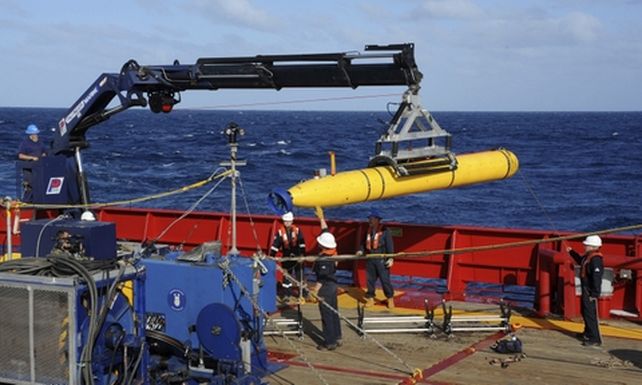 El robot submarino Bluefin 21 seguirá explorando el océano en busca del vuelo MH370.