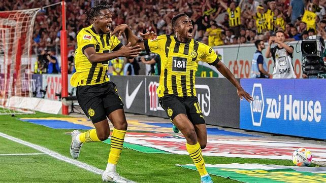 Borussia Dortmund batió a Friburgo y lidera en la Bundesliga