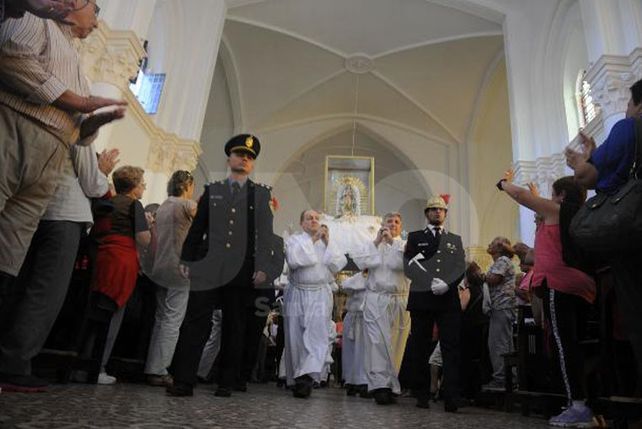 Cientos de santafesinos peregrinaron este sábado junto a la Virgen de Guadalupe