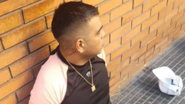 Leo Rey Saravia minutos después de haber sido detenido en un departamento del barrio porteño de de Balvanera.
