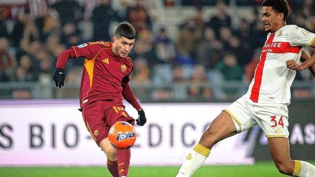 Matías Soulé marcó un gol en el triunfo de Roma ante Genoa.