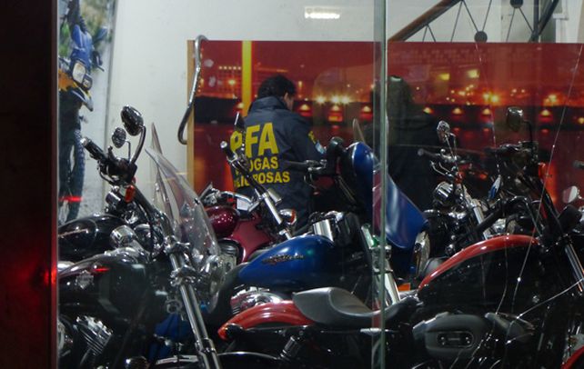 La policía federal allanó el local de uno de los empresarios rosarinos procesado.