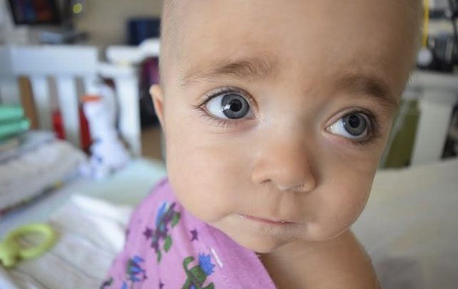 Helenita Galbá. La niña sufría una enfermedad degenerativa llamada osteopetrosis. Fue tratada en Estados Unidos.