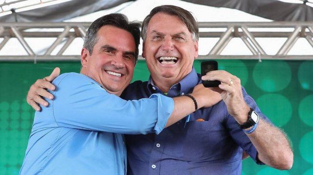 Ciro Nogueira a los abrazos con Bolsonaro. Ahora ser&aacute; su mano derecha en el Ejecutivo, el ministro m&aacute;s poderoso de Brasilia.