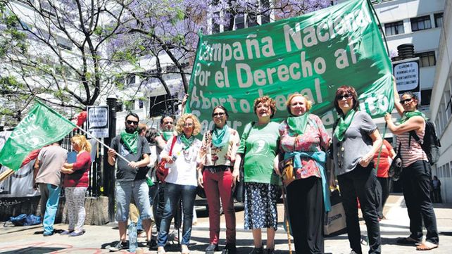 Aborto. Dirigentes de la Campaña se reúnen para defender la idea de interrumpir un embarazo hasta la semana 14ª.