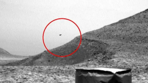 La foto de la Nasa sobre un extraño objeto negro en el cielo de Marte que despertó diferentes teorías