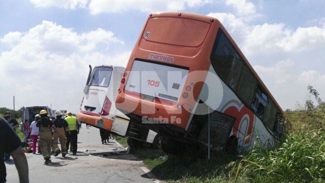 Santa Fe: Ya son 13 los muertos en el choque de micros en la ruta 33