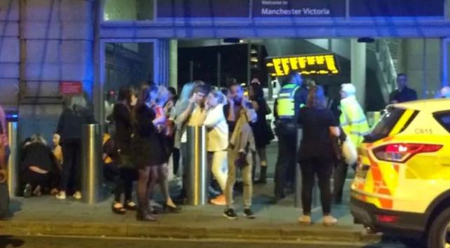 Tras una explosión durante un concierto en Manchester la policía confirmó víctimas fatales
