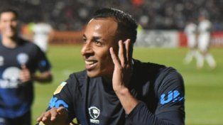 Sebastián Villa, figura de Independiente Rivadavia en la coronación de la Copa Argentina.