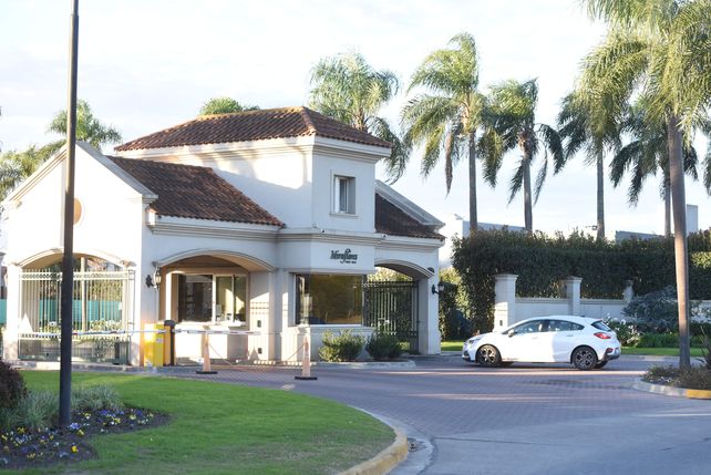 El ingreso al barrio privado Miraflores.
