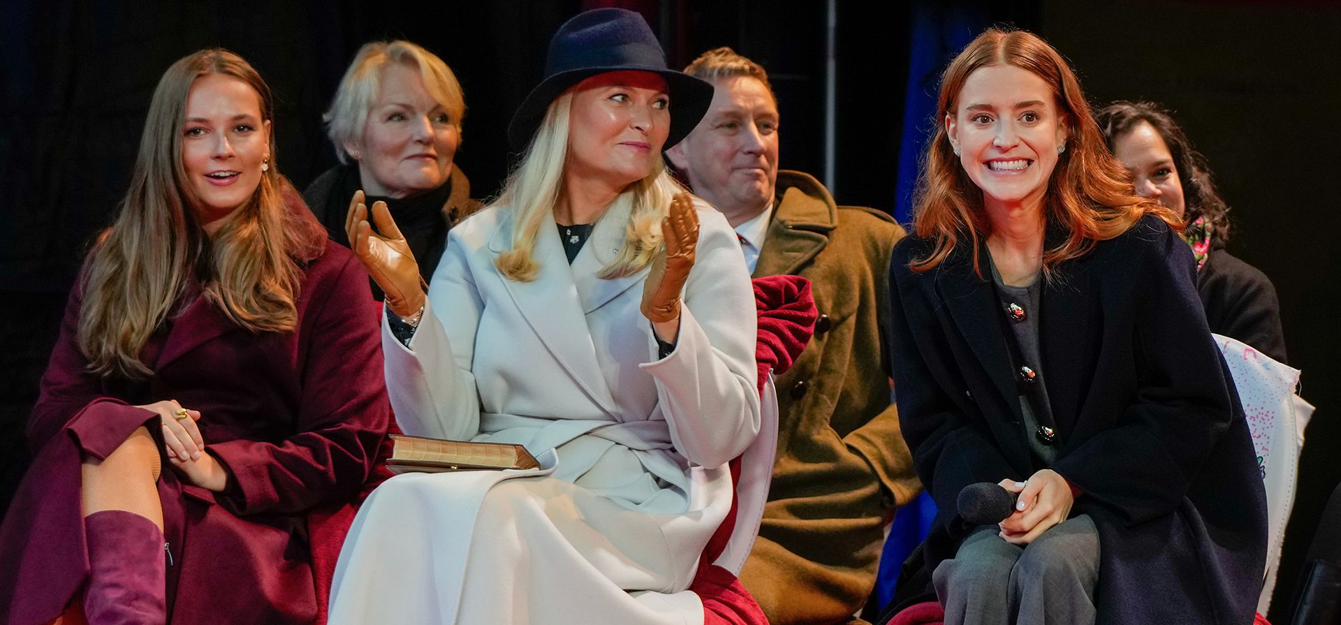 De derecha a izquierda, Ana Corina Sosa, hija de la Premio Nobel de la Paz María Corina Machado, la princesa heredera Mette-Marit y la princesa Ingrid Alexandra asisten a la Fiesta del Premio de la Paz de Save the Children en el Centro Nobel de la Paz antes de la ceremonia del Nobel, en Oslo, el miércoles 10 de diciembre de 2025. (Gorm Kallestad/NTB Scanpix vía AP) De derecha a izquierda, Ana Corina Sosa, hija de la Premio Nobel de la Paz María Corina Machado, la princesa heredera Mette-Marit y la princesa Ingrid Alexandra asisten a la Fiesta del Premio de la Paz de Save the Children en el Centro Nobel de la Paz antes de la ceremonia del Nobel, en Oslo, el miércoles 10 de diciembre de 2025. (Gorm Kallestad/NTB Scanpix vía AP)