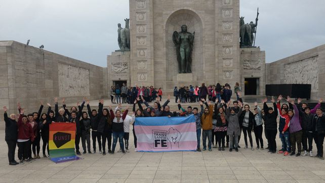 Varones y mujeres trans exigen a los senadores que se debata la ley de cupo laboral