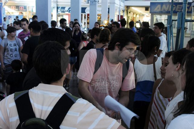 Presentaron el amparo para frenar el aumento del boleto Santa Fe-Paraná