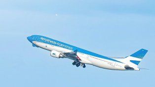 Milei declaró sujeta a privatización a Aerolíneas Argentinas