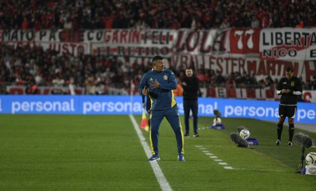 A jorge Almirón el plan no le resultó. Su equipo remó siempre contra la corriente porque le costó entrar en juego.