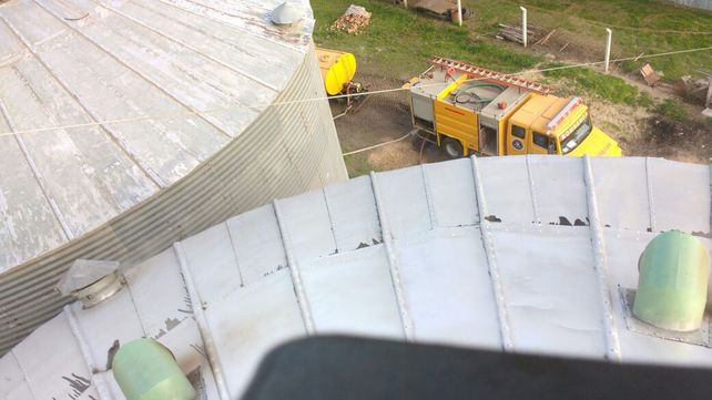 Bomberos Voluntarios Villaguay controlaron incendio en silos con 100 toneladas de soja