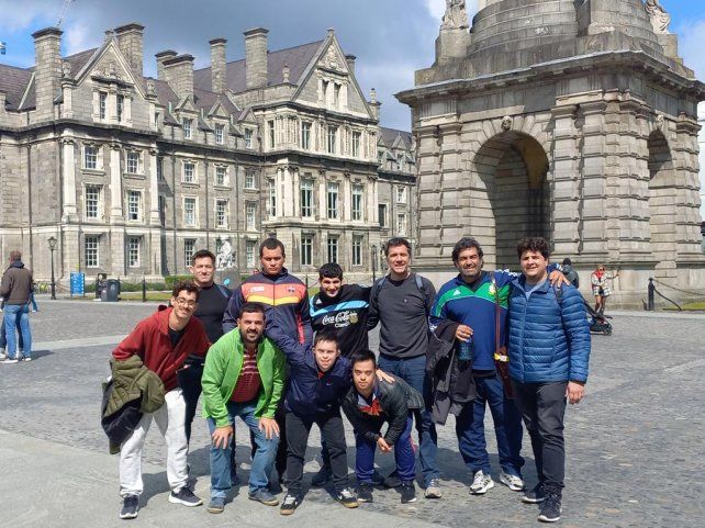 En Dublín. El grupo, siempre unido, tuvo tiempo para los momentos de recreación en la capital irlandesa.