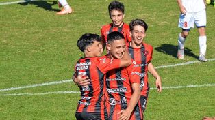 Los juveniles de Patronato festejaron tres triunfos ante Huracán