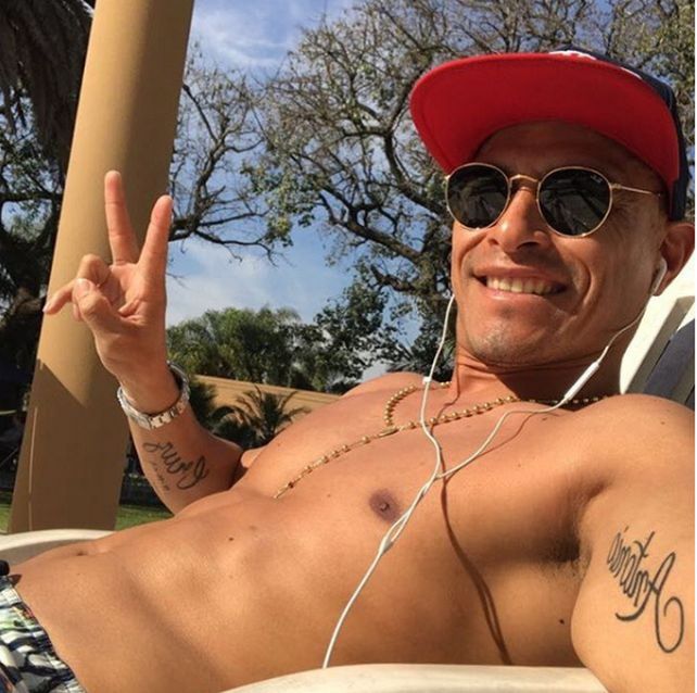 Clemente la rompió en el recital de un referente de la movida tropical