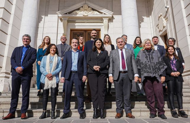 Los legisladores del PS formalizaron su propuesta para modificar la Carta Magna provincial.