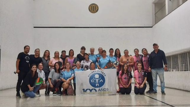En ascenso. Mujeres de distintos clubes de Rosario