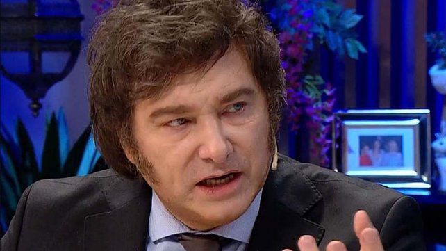 El presidente Javier Milei amenazó con llamar a un plebiscito si el Congreso rechaza el DNU y acusó a los legisladores de buscar coimas