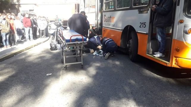 Una mujer fue atropellada por un colectivo en pleno centro y está en ...