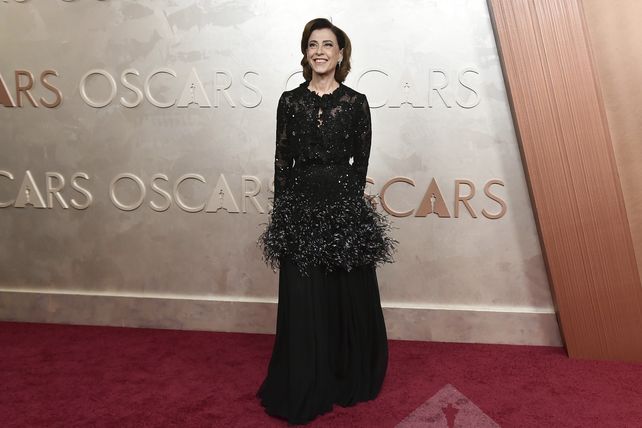 Fernanda Torres, este domingo, en la alfombra roja de los Óscar.