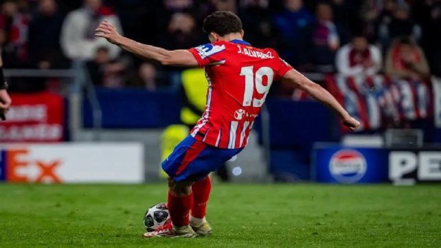 El comunicado de UEFA por el penal anulado a Julián: contacto mínimo y posibilidad de revisar la regla.