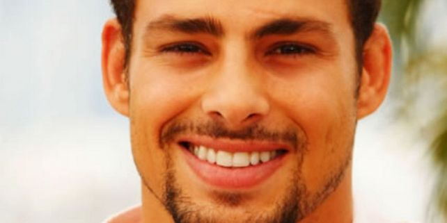 Cauã Reymond es un galán que rompe corazones argentinos y brasileños.