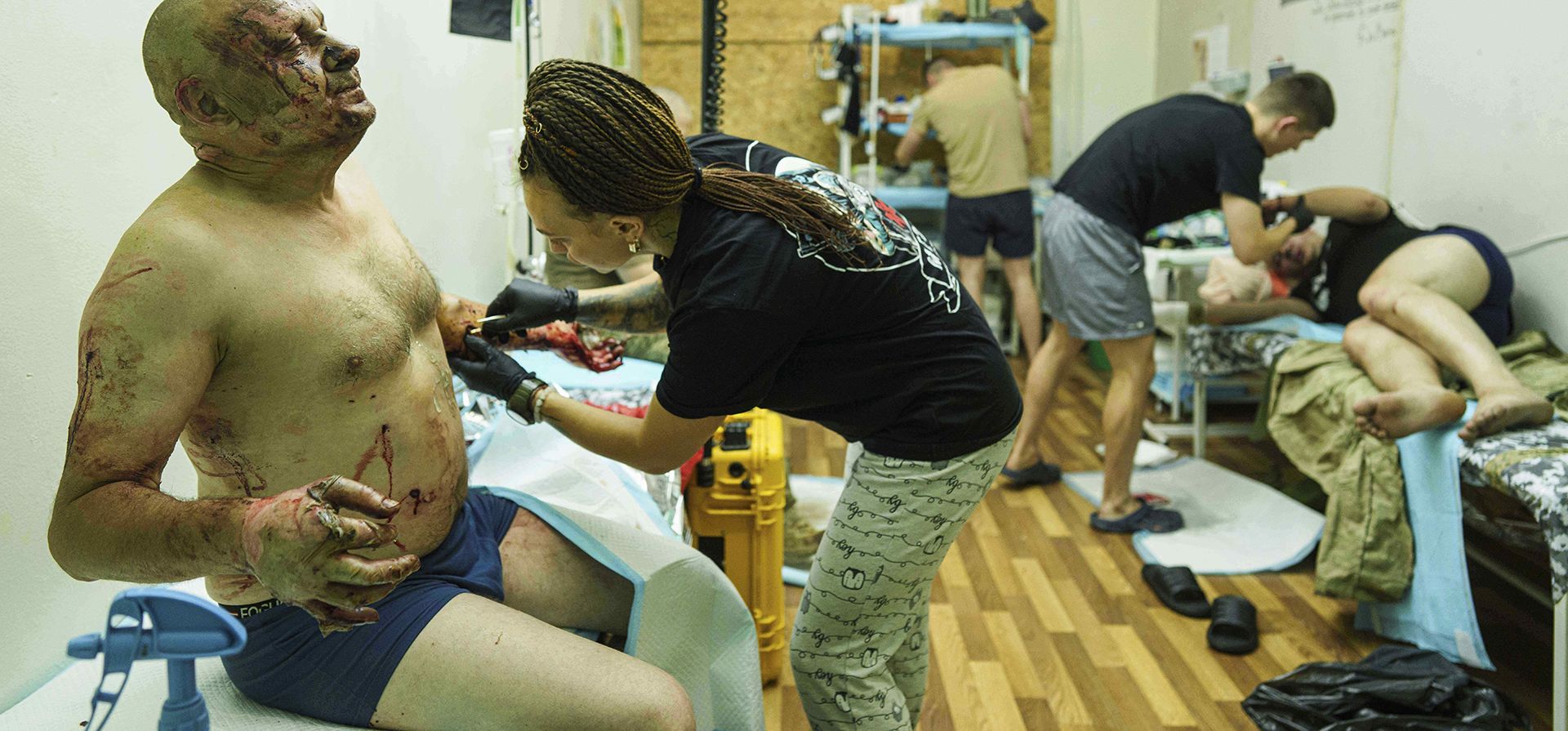 Médicos del Batallón Lobos Da Vinci atienden a soldados ucranianos heridos durante combates con fuerzas rusas en el frente, en un punto de estabilización en dirección a Pokrovsk, Ucrania, el lunes 11 de agosto de 2025. (Foto AP/Evgeniy Maloletka) Médicos del Batallón Lobos Da Vinci atienden a soldados ucranianos heridos durante combates con fuerzas rusas en el frente, en un punto de estabilización en dirección a Pokrovsk, Ucrania, el lunes 11 de agosto de 2025. (Foto AP/Evgeniy Maloletka)