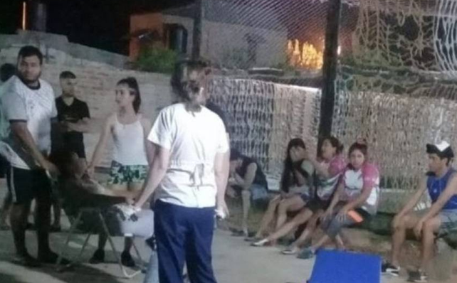 Fue a jugar al fútbol con sus amigas, apareció su ex pareja y la degolló