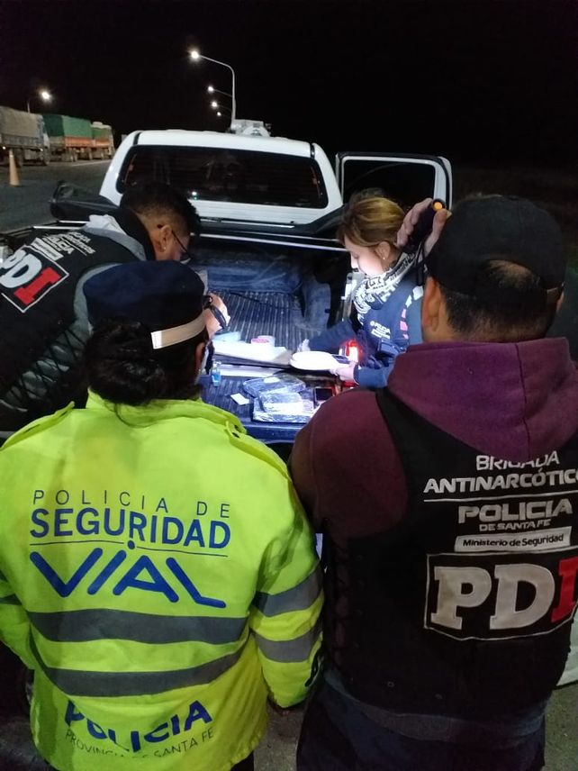 Viajaba por la autopista a Santa Fe y transportaba tres kilos de cocaína