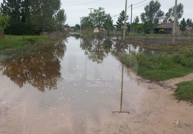En Rincón Norte y Colastiné las lluvias dejaron intransitables las calles