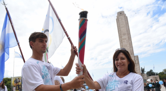 La antorcha de los Juegos Suramericanos de la Juventud volvió a la ciudad tras recorrer las ciudades santafesinas de Santa Fe