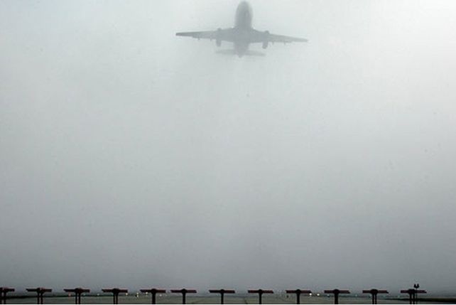Desafió la niebla y aterrizó con un corazón para salvar una vida