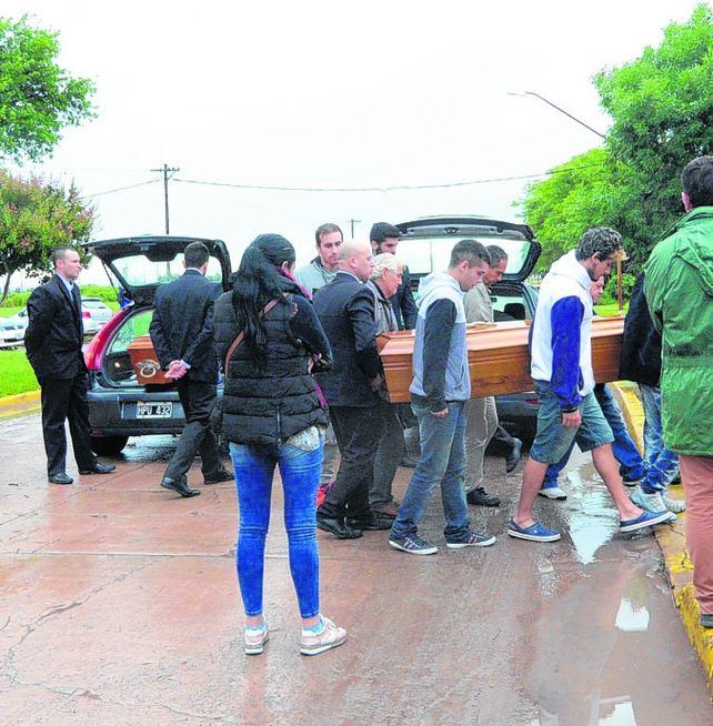 último adiós. Tres de las víctimas fueron sepultadas en Santo Tomé.