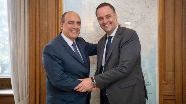 Manuel Adorni y Guillermo Francos buscaron mostrar una transición en paz en la Jefatura de Gabinete.&nbsp;