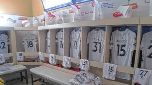 El vestuario de Colón aguarda por los muchachos de Domínguez para la semifinal contra Independiente.