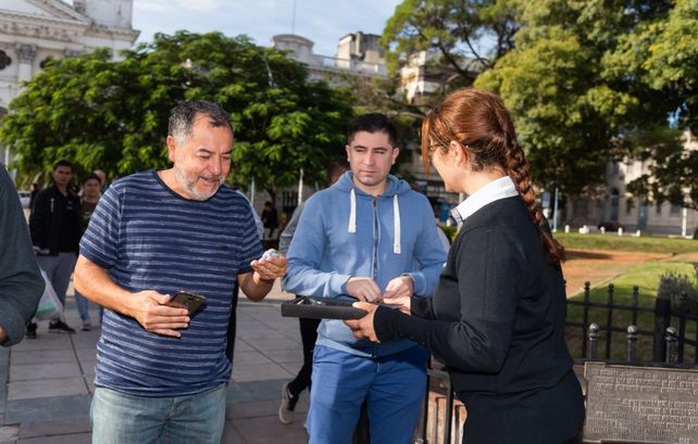 Música en plaza 1° de Mayo para conmemorar el Día de la Escarapela