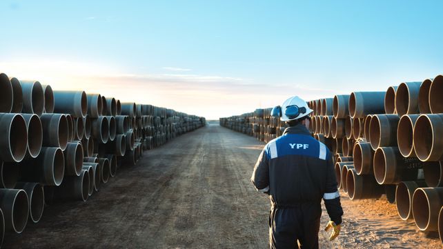 Vaca Muerta es una industria a cielo abierto que trabaja a 3.000 metros bajo tierra.