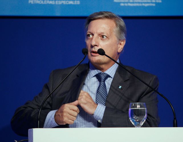 ministro. El gobierno respaldó a Aranguren y dice que no hay incompatibilidad.
