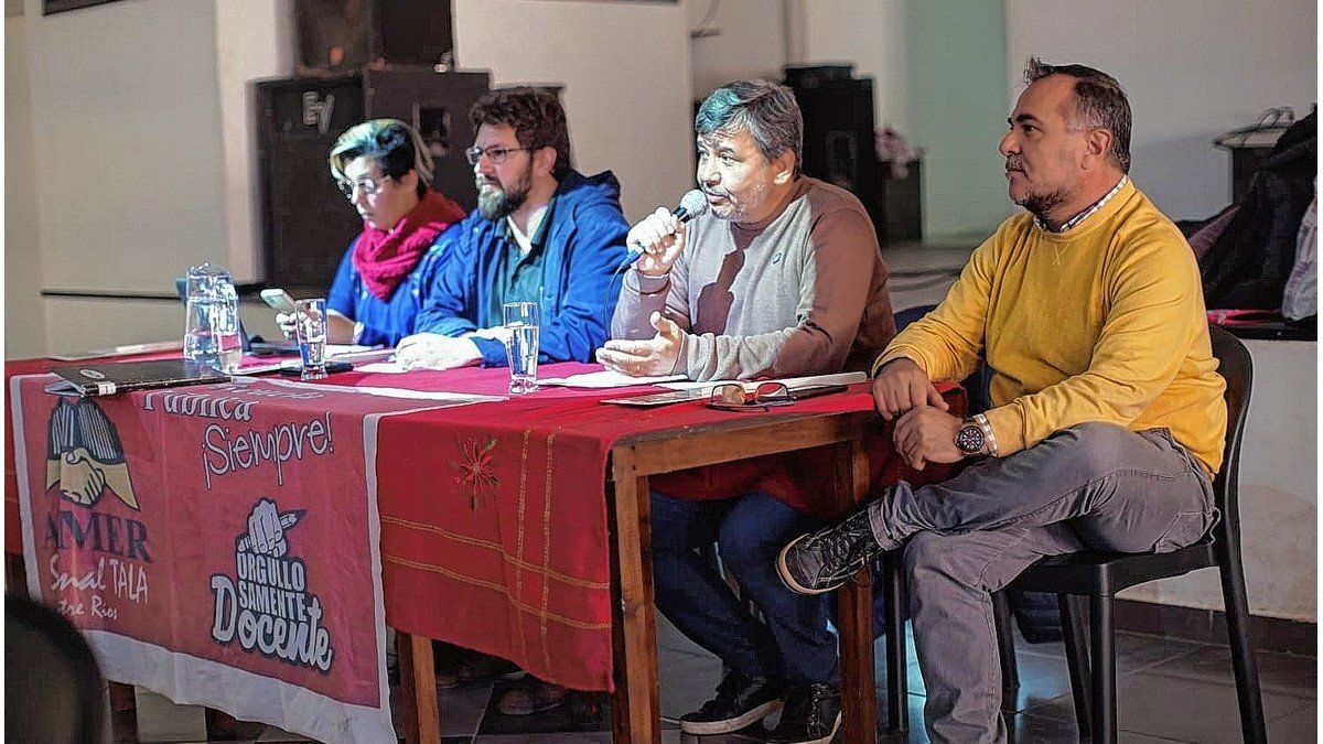 agmer-congreso-rosario-del-talajpg