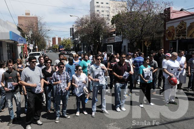 A paso firme para pedir justicia por el crimen en la recoleta santafesina