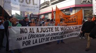 Masiva marcha en Santa Fe contra la política económica del Gobierno