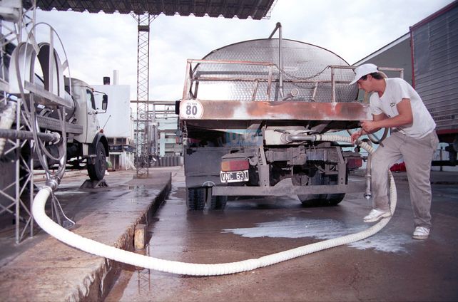 En 2006 la leche llega del tambo a Cotapa.&nbsp;