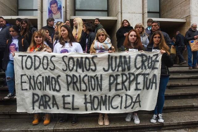 Fuerte reclamo de justicia de familiares y amigos de un estudiante asesinado